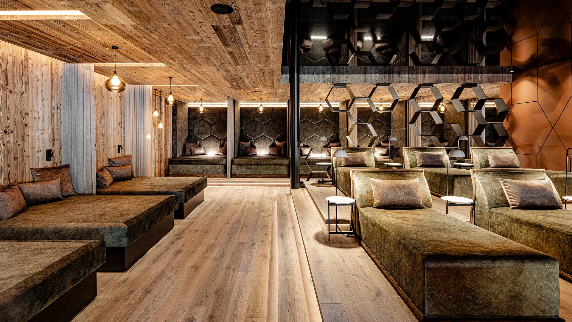 Ausreichend Liege- und Relaxmöglichkeiten Wellnesshotels - Ruheraum - Lounge - Ahrntal