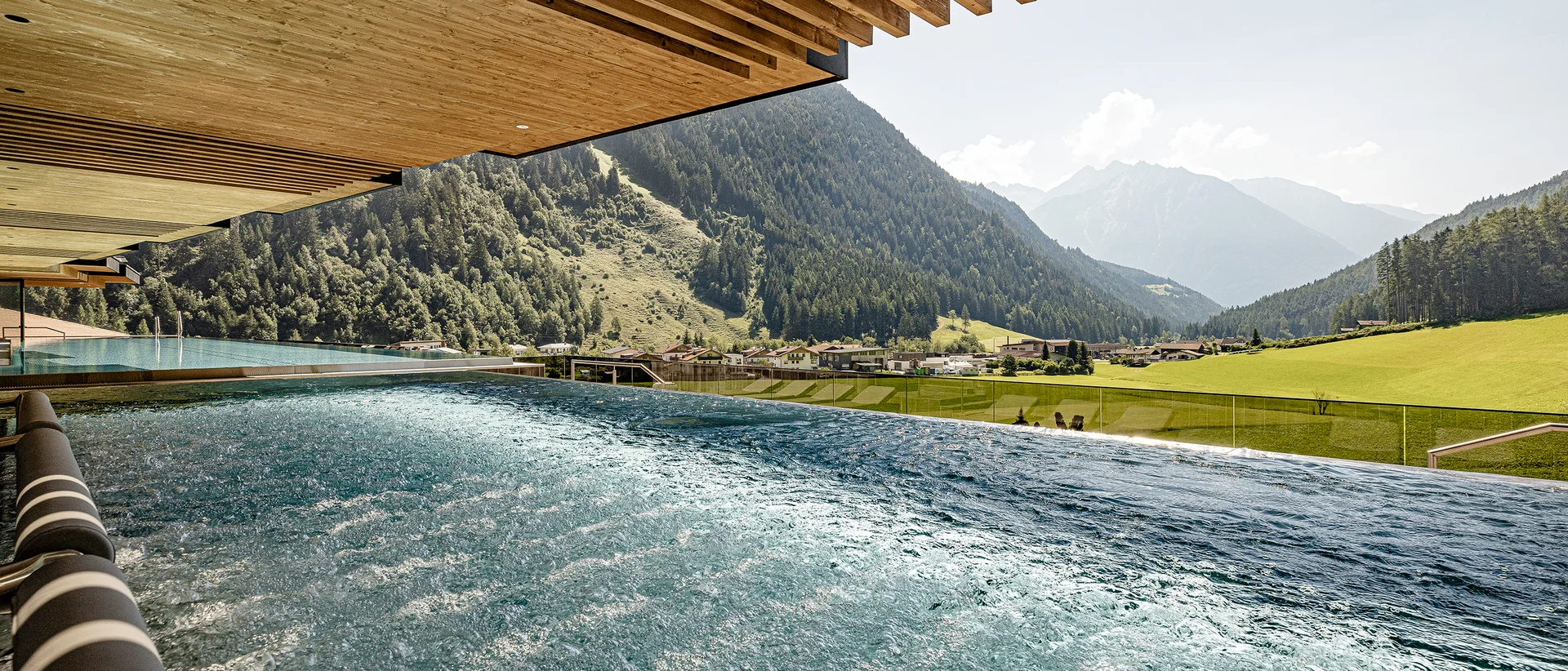 Wellnesshotels - Erholung - Whirlpool - Infinity Pool - Ahrntal Wellnesshotels - Erholung - Whirlpool - Infinity Pool - Ahrntal