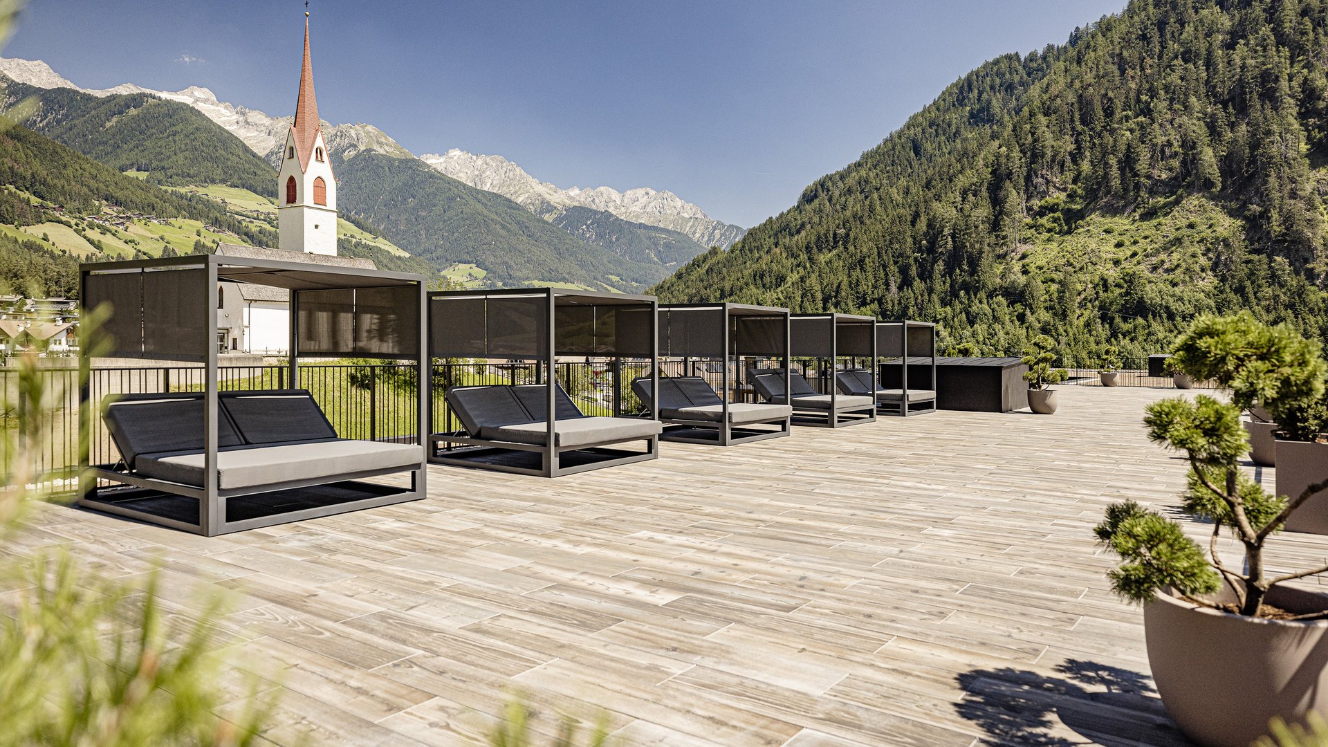 The beauty of the environment from all perspectives Wellness hotels - Roof terrace - Sky Lounge - Ahrntal