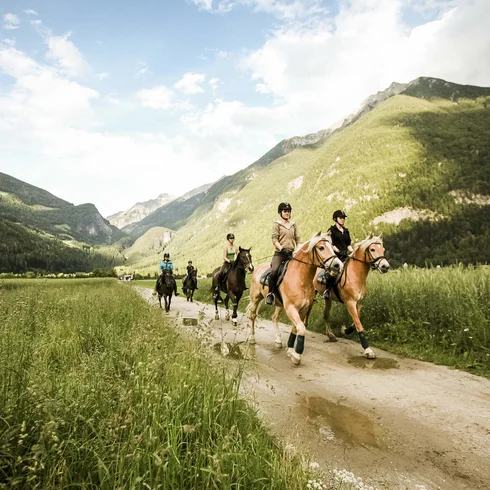 Luxury Wellness Hotel in Valle Aurina con SPA 7.700 m² – SCHWARZENSTEIN Luxury Wellness Hotel in Valle Aurina con SPA 7.700 m² – SCHWARZENSTEIN