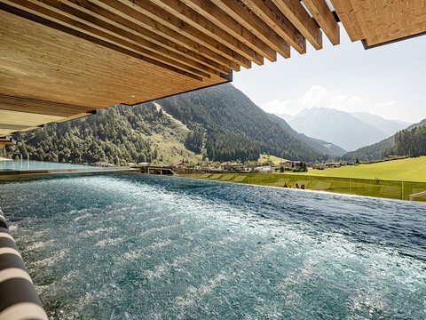 Wellnesshotels - Erholung - Whirlpool - Infinity Pool - Ahrntal Wellnesshotels - Erholung - Whirlpool - Infinity Pool - Ahrntal