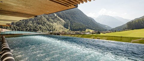 Wellnesshotels - Erholung - Whirlpool - Infinity Pool - Ahrntal Wellnesshotels - Erholung - Whirlpool - Infinity Pool - Ahrntal