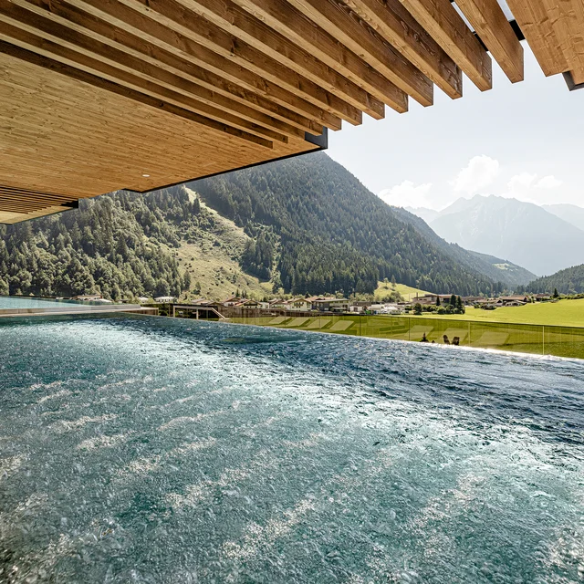 Wellnesshotels - Recreation - Whirlpool - Inifity Pool - Ahrntal Wellnesshotels - Recreation - Whirlpool - Inifity Pool - Ahrntal