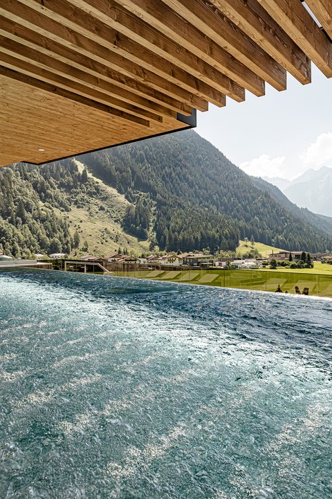 Wellnesshotels - Erholung - Whirlpool - Infinity Pool - Ahrntal Wellnesshotels - Erholung - Whirlpool - Infinity Pool - Ahrntal