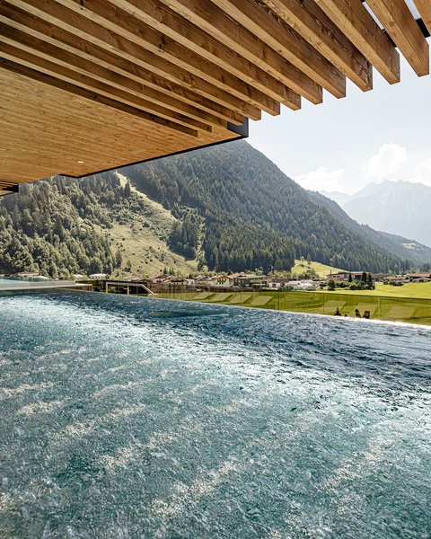 Wellnesshotels - Erholung - Whirlpool - Infinity Pool - Ahrntal Wellnesshotels - Erholung - Whirlpool - Infinity Pool - Ahrntal