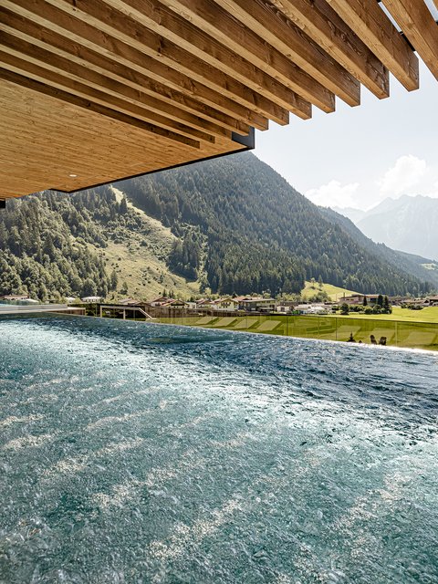 Wellnesshotels - Erholung - Whirlpool - Infinity Pool - Ahrntal Wellnesshotels - Erholung - Whirlpool - Infinity Pool - Ahrntal