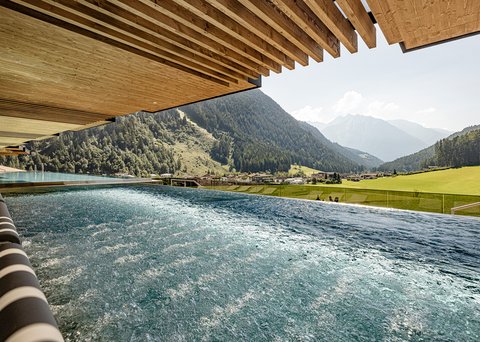 Wellnesshotels - Erholung - Whirlpool - Infinity Pool - Ahrntal Wellnesshotels - Erholung - Whirlpool - Infinity Pool - Ahrntal