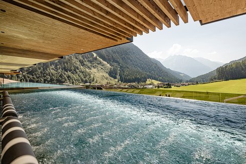 Wellnesshotels - Erholung - Whirlpool - Infinity Pool - Ahrntal Wellnesshotels - Erholung - Whirlpool - Infinity Pool - Ahrntal