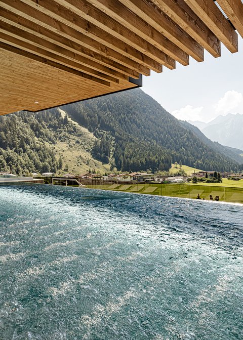 Wellnesshotels - Erholung - Whirlpool - Infinity Pool - Ahrntal Wellnesshotels - Erholung - Whirlpool - Infinity Pool - Ahrntal