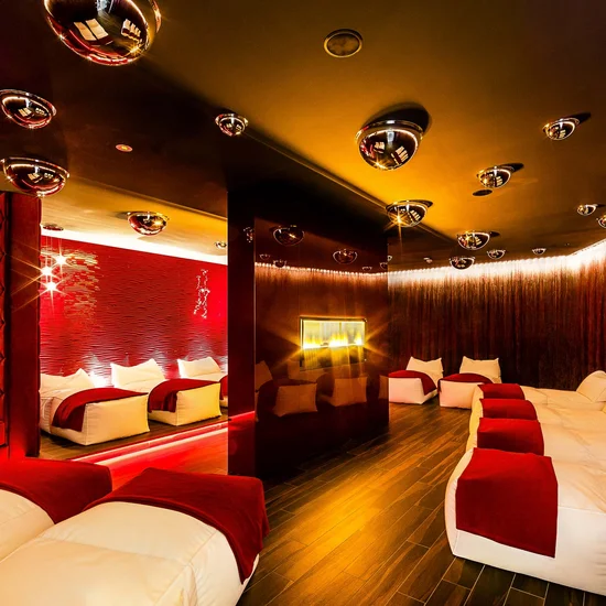 Premium Spa South Tyrol | 7,700 m² Sky Spa & Infinity Pool in Ahrntal Valley Premium Spa South Tyrol | 7,700 m² Sky Spa & Infinity Pool in Ahrntal Valley