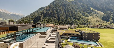 Infinity Pools - Saunen - Sky Bar Wellnesshotels - Urlaub - Sky Pool - Infinity Pool - Genießen