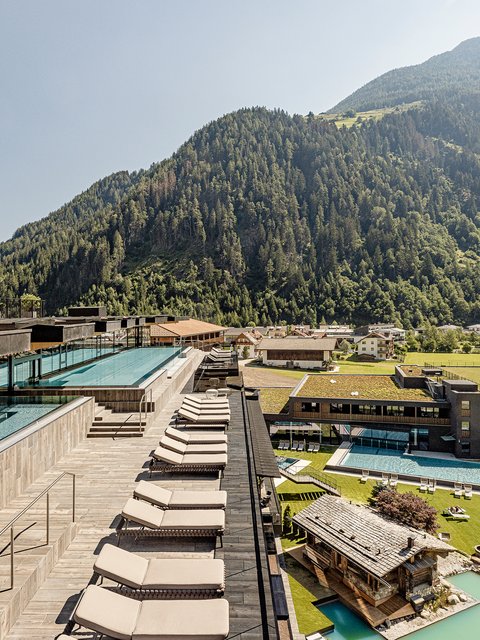 Infinity Pools - Saunen - Sky Bar Wellnesshotels - Urlaub - Sky Pool - Infinity Pool - Genießen