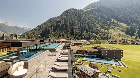 Infinity Pools - Saunen - Sky Bar Wellnesshotels - Urlaub - Sky Pool - Infinity Pool - Genießen