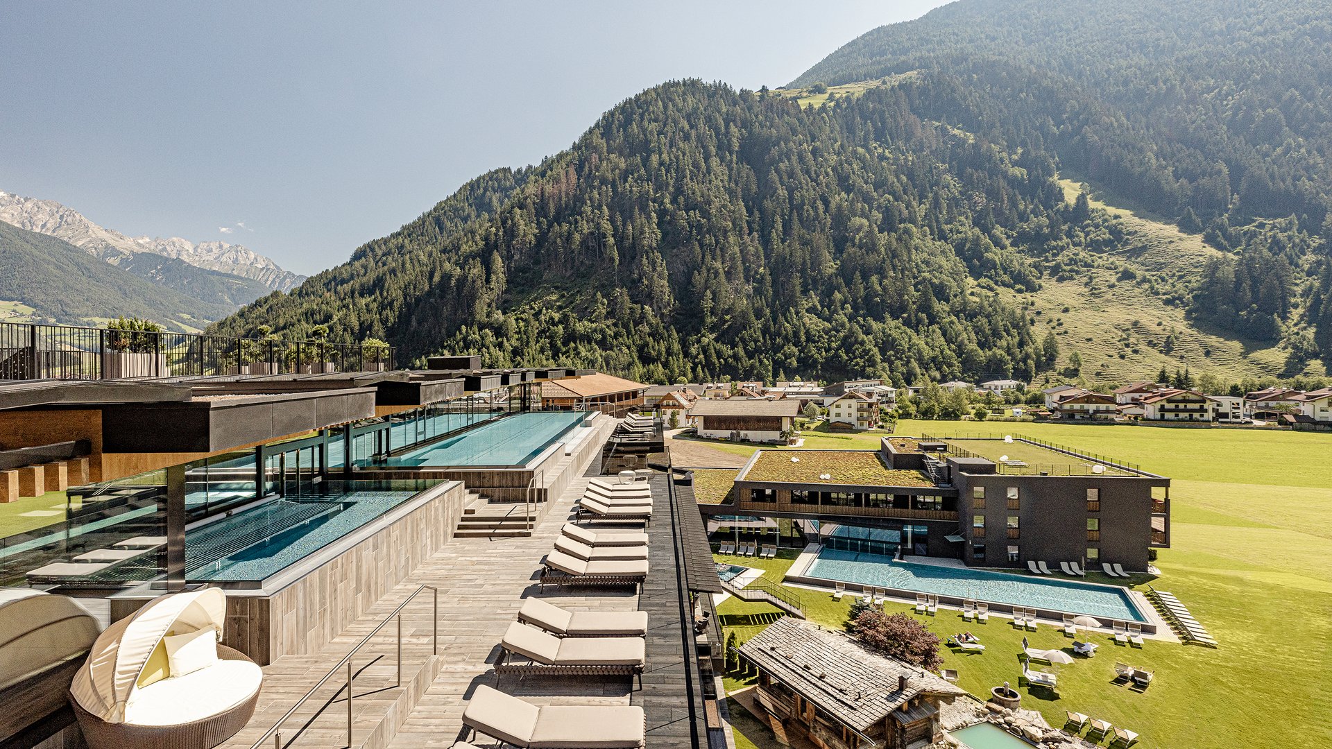 7,700 m² wellness and spa in Italy with 10 saunas