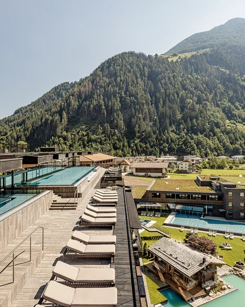 Infinity Pools - Saunen - Sky Bar Wellnesshotels - Urlaub - Sky Pool - Infinity Pool - Genießen