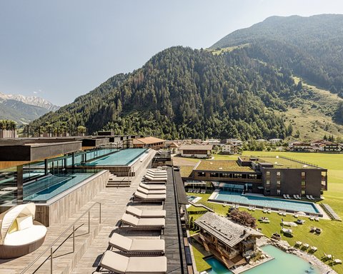 Infinity Pools - Saunen - Sky Bar Wellnesshotels - Urlaub - Sky Pool - Infinity Pool - Genießen