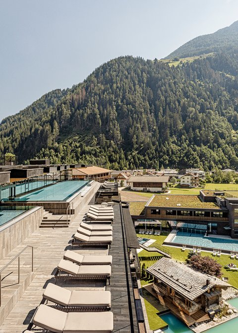 Infinity Pools - Saunen - Sky Bar Wellnesshotels - Urlaub - Sky Pool - Infinity Pool - Genießen