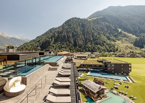 Infinity Pools - Saunen - Sky Bar Wellnesshotels - Urlaub - Sky Pool - Infinity Pool - Genießen
