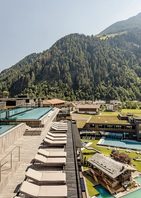 Infinity Pools - Saunen - Sky Bar Wellnesshotels - Urlaub - Sky Pool - Infinity Pool - Genießen