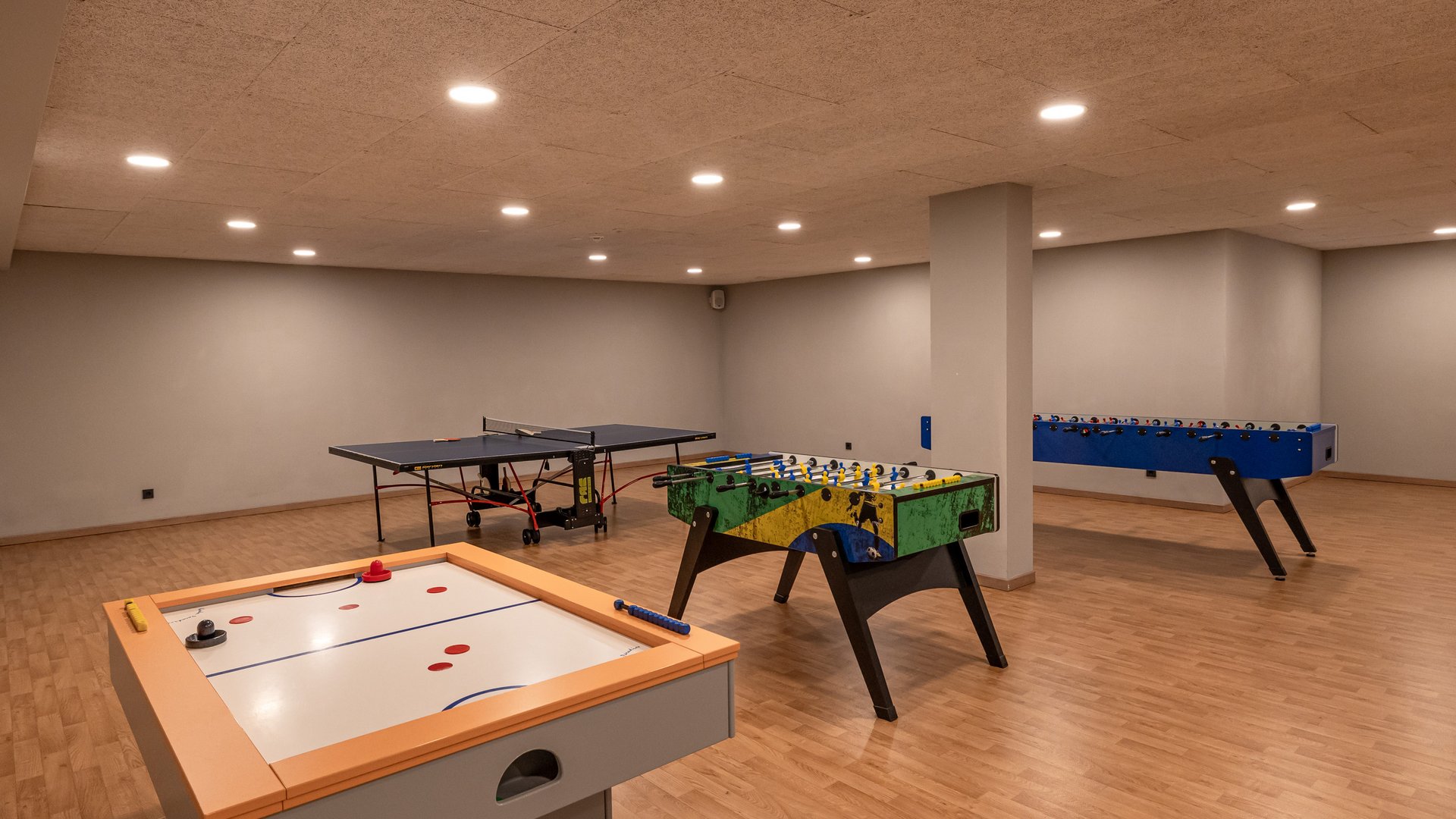 Kids Club - Tischtennis - Airhockey - Tischfussball Wellnesshotels - Kids Club - Tischtennis - Airhockey - Tischfussball