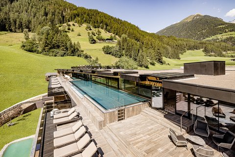 Sky Spa mit zwei Pools - Saunen Wellnesshotels - Sky Spa - Sky Pool - Südtirol