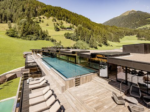Sky Spa mit zwei Pools - Saunen Wellnesshotels - Sky Spa - Sky Pool - Südtirol