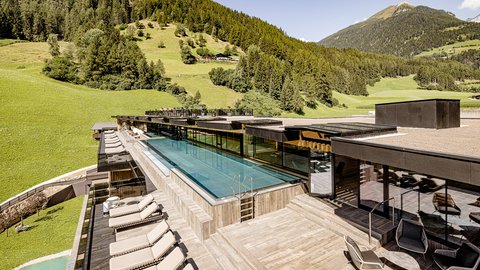 Sky Spa mit zwei Pools - Saunen Wellnesshotels - Sky Spa - Sky Pool - Südtirol