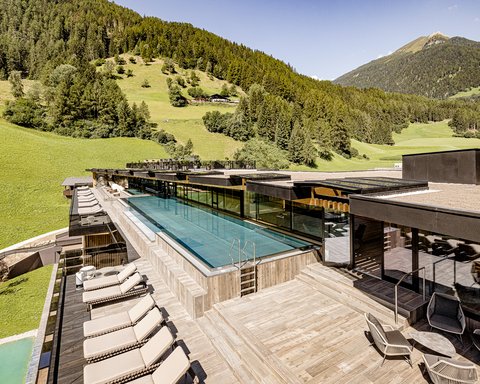 Sky Spa mit zwei Pools - Saunen Wellnesshotels - Sky Spa - Sky Pool - Südtirol