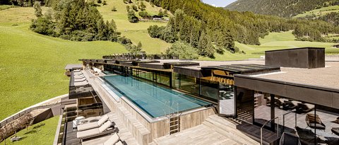 Sky Spa mit zwei Pools - Saunen Wellnesshotels - Sky Spa - Sky Pool - Südtirol