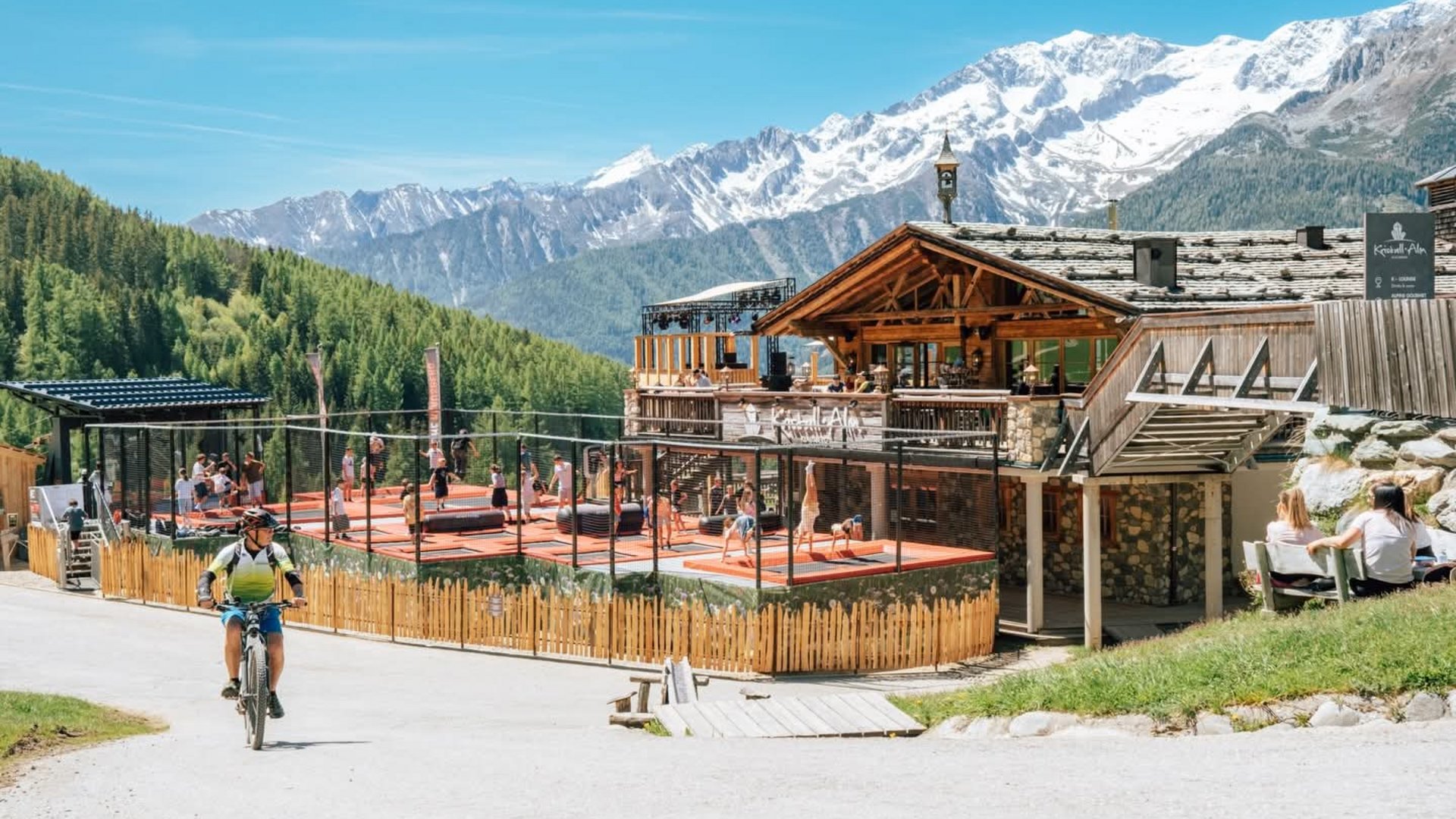 Skiworldahrntal Klausberg Activ Trampoline Hotel benessere per famiglie in Alto Adige | Scivolo da 60 m + Family Spa separata