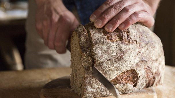 Osterbrot – leicht süßlich und fluffig Osterbrot – leicht süßlich und fluffig