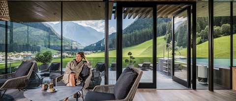 Wellnesshotels - Sky Lounge - Sky Bar - Panoramablick - Genuss Wellnesshotels - Sky Lounge - Sky Bar - Panoramablick - Genuss