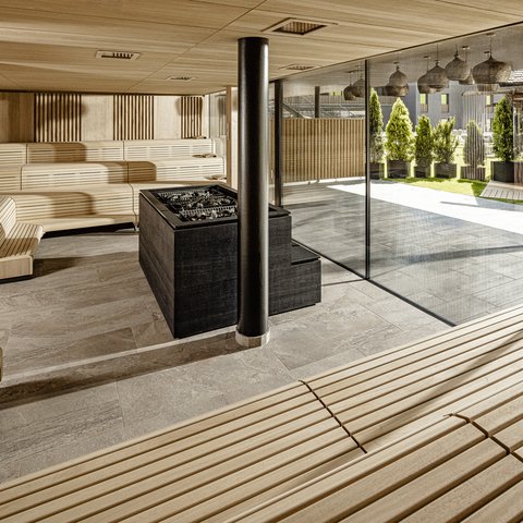 verschiedene Saunen - Entspannungsoasen Wellnesshotels - Ahrntal - Sauna - Ruheraum