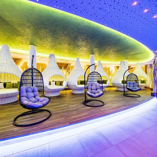 Ein Wellness-Urlaub in Südtirol – 7.700 m² Spa, 10 Saunen Ein Wellness-Urlaub in Südtirol – 7.700 m² Spa, 10 Saunen