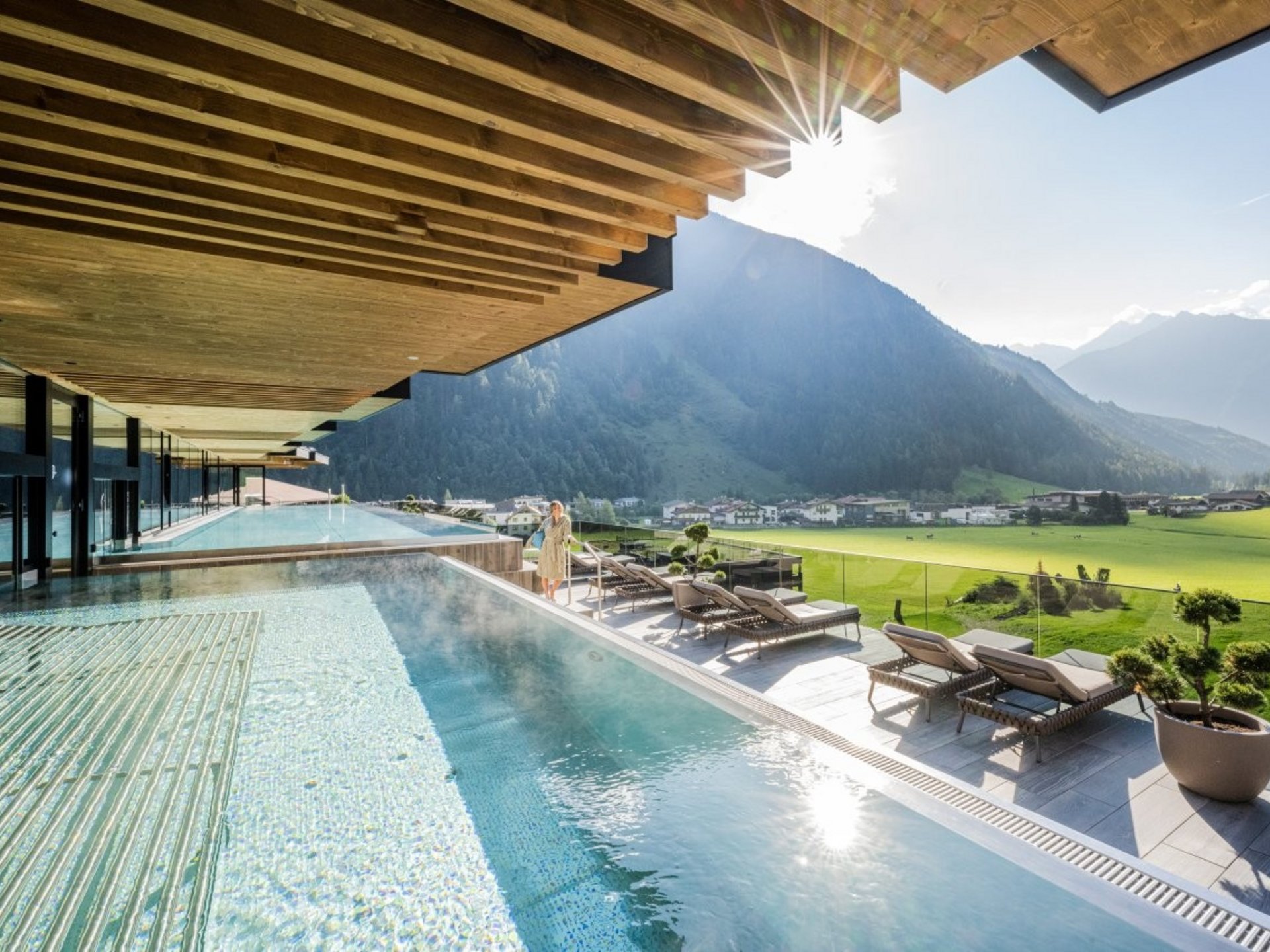 Una vacanza di benessere in un hotel benessere in Alto Adige / Valle Aurina: 7.700 m² di spa, 10 saune, sky pool, vasche idromassaggio, piscina per bambini Una vacanza di benessere in un hotel benessere in Alto Adige / Valle Aurina: 7.700 m² di spa, 10 saune, sky pool, vasche idromassaggio, piscina per bambini