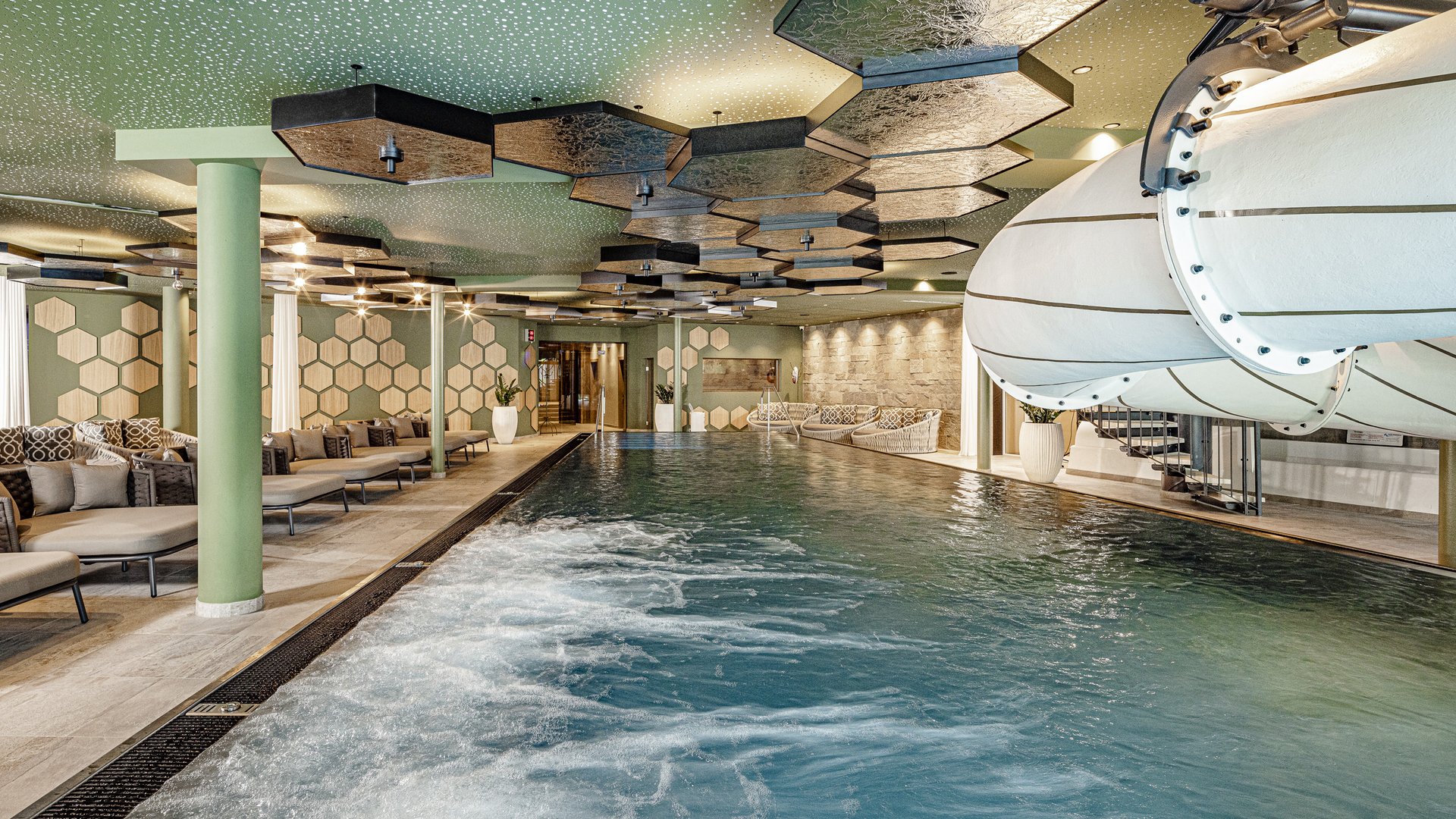 Kinderbecken - Family Pool - Wasserrutsche Wellnesshotels - Kinderbecken - Family Pool - Wasserrutsche